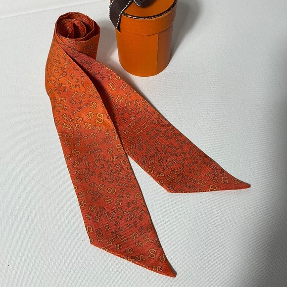 Authentic Hermes Twilly Scarf with Box - Picture 2 of 7